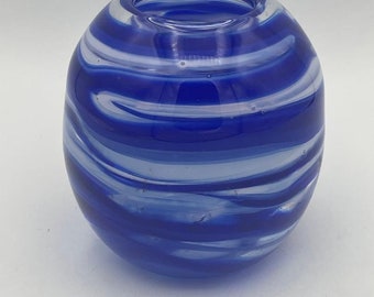 Vase tourbillon bleu cobalt soufflé à la main - signé