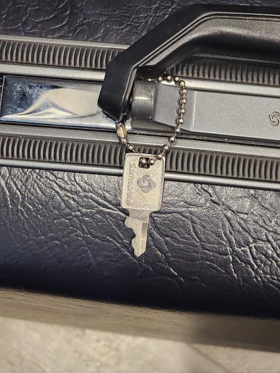 Samsonite Sentry II Hard Shell Suitcase With Key … - image 6