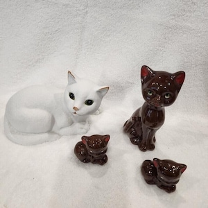 Vintage Brown Redware Pottery Momma Cat and Kittens Japan/cat collection
