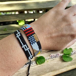 Pulsera de cuentas BOHO, brazalete arcoíris con poder floral, inspiración nativa