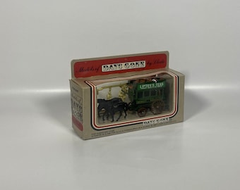 Days Gone By Lledo, Diecast Liptons Teas  Delivery Horse and Cart with Set People.