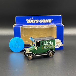 The Lledo World Collection Club Series. With Membership Card and Badge.