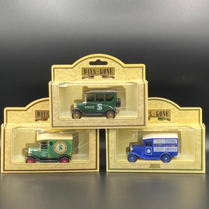 3 Vintage Lledo Days Gone Diecast Models, Lyon’s Ice Cream, Huntleys and Palmers, Singer Sewing Machine