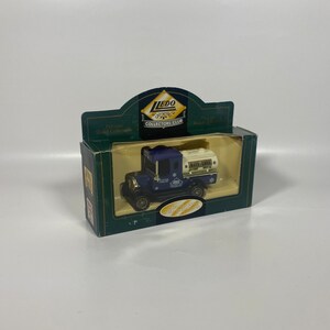 Lledo Collectors Club, Vintage Diecast Model Built in England.