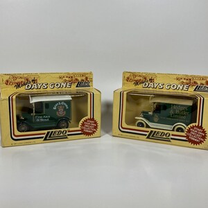 Pair of Vintage Lledo Days Gone Drinks Delivery Vans, Hedges & Butler Wines and Rose and Crown