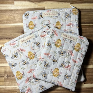 Quilted Kindle Cover, Kindle sleeve, Bookish Gift, Book Protector, Padded Book Sleeve with zipper, E-reader Protection, IPad Case