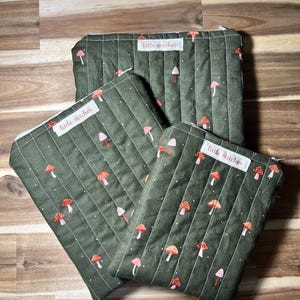 Quilted Kindle Cover, Kindle sleeve, Bookish Gift, Book Protector, Padded Book Sleeve with zipper, E-reader Protection, IPad Case