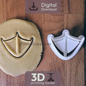 Puede incluir: Un cortador de galletas de plástico blanco con forma de pata de pato y un corte de galleta sobre una superficie de madera. La imagen también contiene el texto "Digital Download" y "3D printing model".