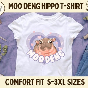 Maglietta grafica Moo Deng Pigmeo Ippopotamo, Maglietta con animali carini, Regalo per amanti della fauna selvatica, Maglietta Ippopotamo, Maglietta morbida per amanti dello zoo, Top ispirato alla natura