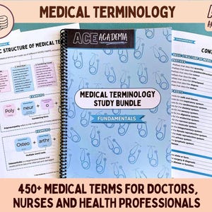 Può includere: Un pacchetto di studio di terminologia medica rilegato a spirale con una copertina azzurra con disegni di stetoscopi. Il pacchetto include materiali di studio con diagrammi e il testo "Medical Terminology Study Bundle Fundamentals". L'immagine include anche il testo "450+ Medical Terms for Doctors, Nurses and Health Professionals".