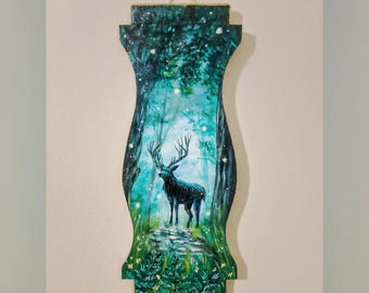 Ciervo en el Bosque Encantado | Pintura original sobre madera reciclada | Pintura vertical de fantasía natural con luciérnagas y luz mágica