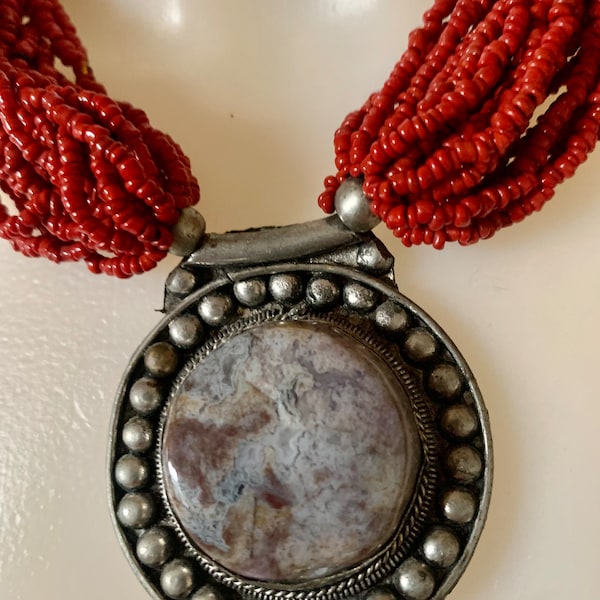 Collier agate et perles corail vintage