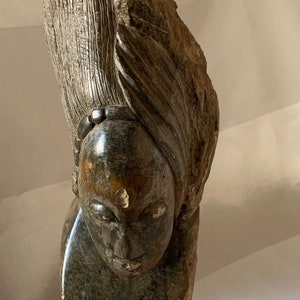 Estatua de piedra muy bonita - Siglo XX