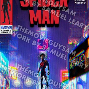 Puede incluir: Una portada de c&oacute;mic con Spider-Man en un traje negro y rojo de pie en una azotea contra un horizonte urbano. La portada se titula "Spider-Man: Across the Spider-Verse".