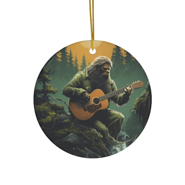 Ornement de cercle en céramique de guitare de Sasquatch | Ornement de yéti | Premier Noël | Cadeau de pendaison de crémaillère pour papa | Ornement Bigfoot | Cadeau Bigfoot