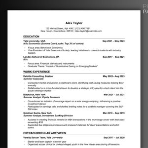 Op de afbeelding: Een zwart-witte cv met de naam Alex Taylor bovenaan. De cv vermeldt opleiding, werkervaring en buitenschoolse activiteiten. De cv bevat data, functiebenamingen en beschrijvingen van verantwoordelijkheden.