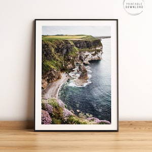 Irlanda del Norte, Bushmills, Playa con rocas blancas, foto imprimible de la costa irlandesa, decoración de la pared de Irlanda, cartel de viaje imprimible, Dunluce