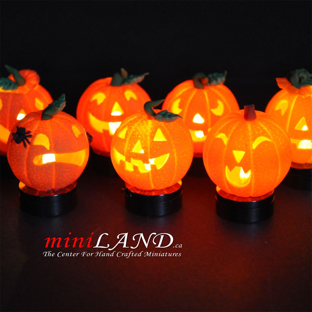 Miniature Halloween Pumpkin Carving Kit 