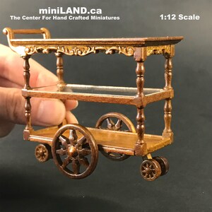 Chariot à thé pour service à alcools de qualité, noyer ou acajou, roues à l'échelle 1:12 Y6009