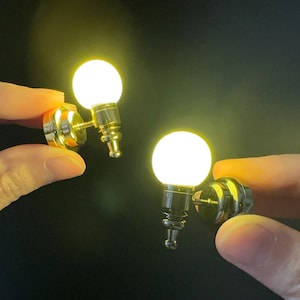 Bombilla de globo esmerilado blanco, aplique de pared LED superbrillante con interruptor de encendido/apagado para casa de muñecas en miniatura, batería reemplazable 1:12