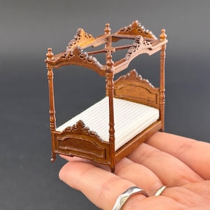 1:48 scale canopy bed handcrafted wood  quarter scale  WALNUT 1/48 Top Quality dollhouse miniature Q4140