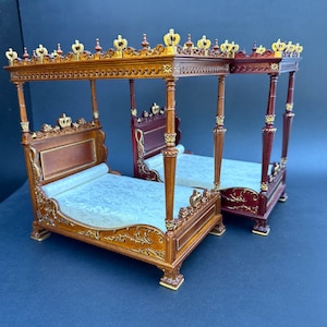Crispin de Passe Renaissance Four-Poster Canopy Bed style 1:12 scale dollhouse miniature Handcrafted Royal Crown Golden details V4000