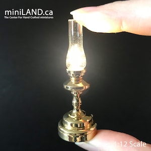 Trad. hohe Hurricane Messing Lampe Superhell mit An/Aus Schalter für Puppenhaus Miniatur 1:12 FA051003