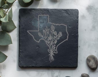 Gepersonaliseerde leistenen onderzetter met bloem | Lasergegraveerd housewarmingcadeau