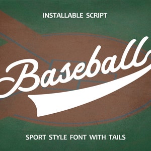 Può includere: Font di baseball bianco con code su uno sfondo di campo da baseball verde e marrone. Il testo dice "Baseball" con la parola "INSTALABLE SCRIPT" sopra e "SPORT STYLE FONT WITH TAILS" sotto.