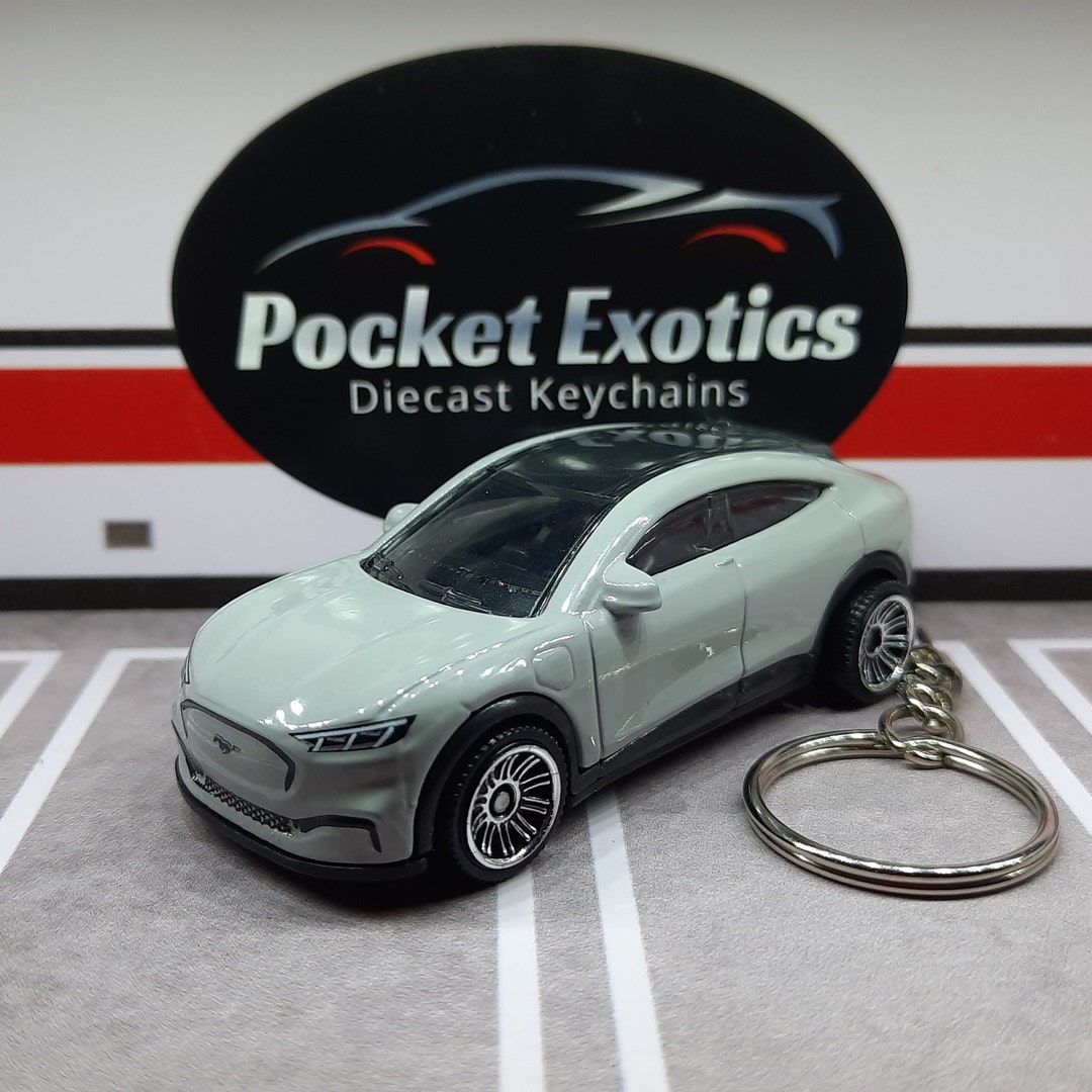 Ford Mustang Mache Keychain, Gray Grey Matchbox Diecast Collectible