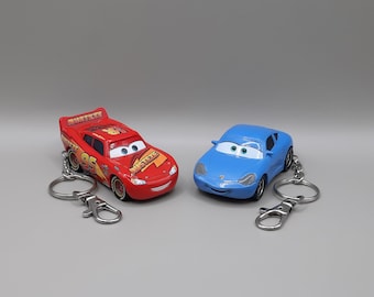 Breloczki do kluczy z odlewu Diecast CARS Lightning McQueen Sally, zawieszki do torebek dla par z Pixara