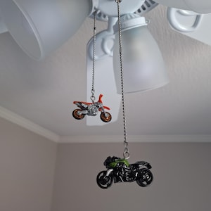 Ventilador de techo con forma de motocicleta de fundición a presión: decoración para habitación infantil de Hot Wheels