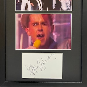 Holly Johnson 100% gegarandeerde handgesigneerde kaartpresentatie - met COA - certificaat van echtheid. Zwart ingelijst 12' x 9' inch.
