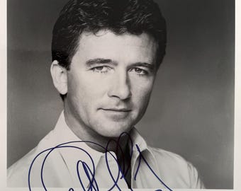 Patrick Duffy, RARE Stunning Genuine 100% Guaranteed Hand Signed Original Dallas Publicity Photo - With COA, 25cm x 20cm