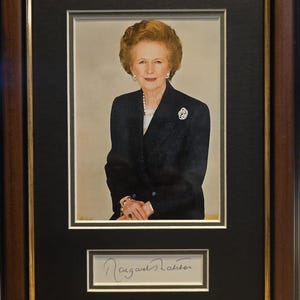 マーガレット・サッチャー元英国首相、プロによる額装、36 cm x 25 cm、100%直筆サインカード＆写真、COA付き