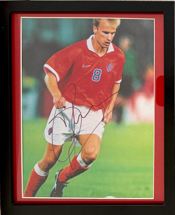 デニス・ベルカンプ　直筆サイン入りフォト額入り デニス・ベルカンプ直筆サイン入りフォト額入り