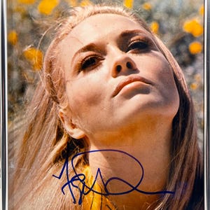 Faye Dunaway Academy Award Winning U.S. Actress Guaranteed Hand Signed Photo - With COA - Certificate Of Authenticity. Framed 12&#39; x 8&#39; inch.
