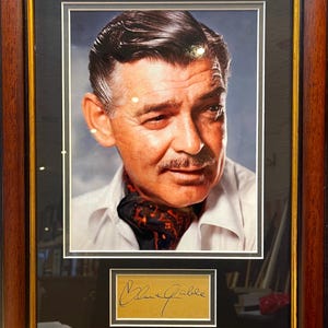 Clark Gable ZELDZAME Prachtige echte 100% gegarandeerde handgesigneerde kaart, fotopresentatie (43 cm x 33 cm) - met certificaat van echtheid