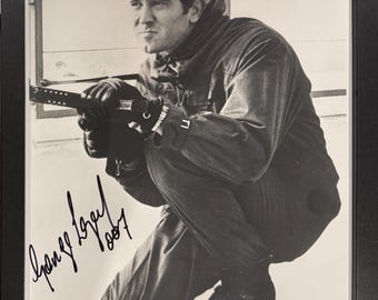 ピアース・ブロスナン / イザベラ・スコルプコ本人サイン入り写真