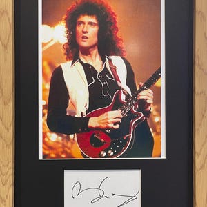 Brian May 100% gegarandeerd handgesigneerde kaart/fotopresentatie & Stanley Gibbons COA - certificaat van echtheid in eiken ingelijst: 16' x 12' inch