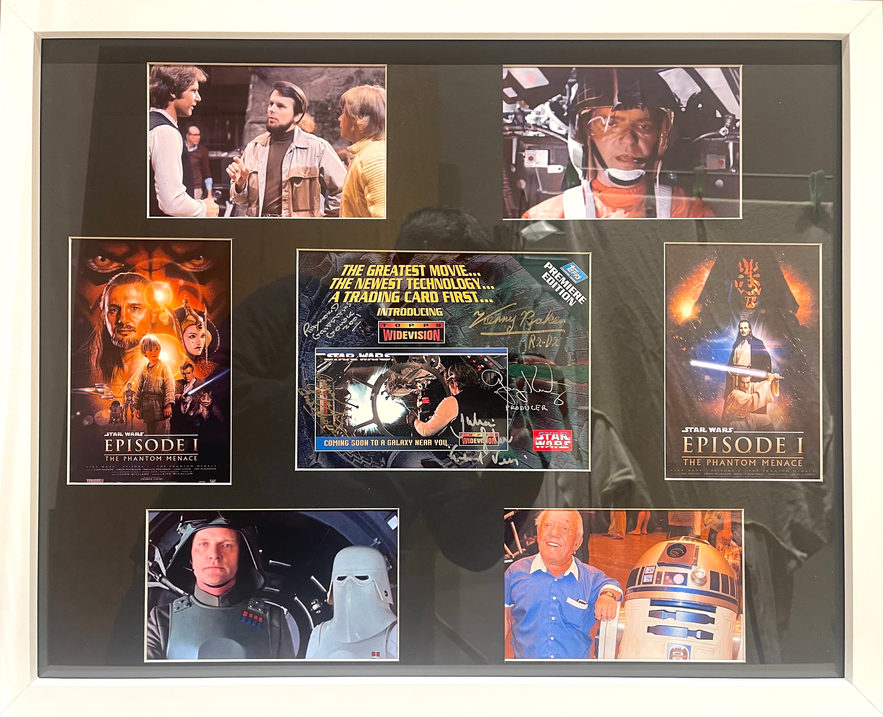 Présentation unique du couvercle de la boîte de cartes à collectionner « Topps » signée à la main et encadrée de plusieurs acteurs de Star Wars avec COA (certificat d'authenticité).