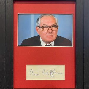 ジェームズ (ジム) キャラハン 元英国首相 額入り 8' x 6' インチ 100% 手書きサイン入りカード プレゼンテーション & 真正性証明書 COA