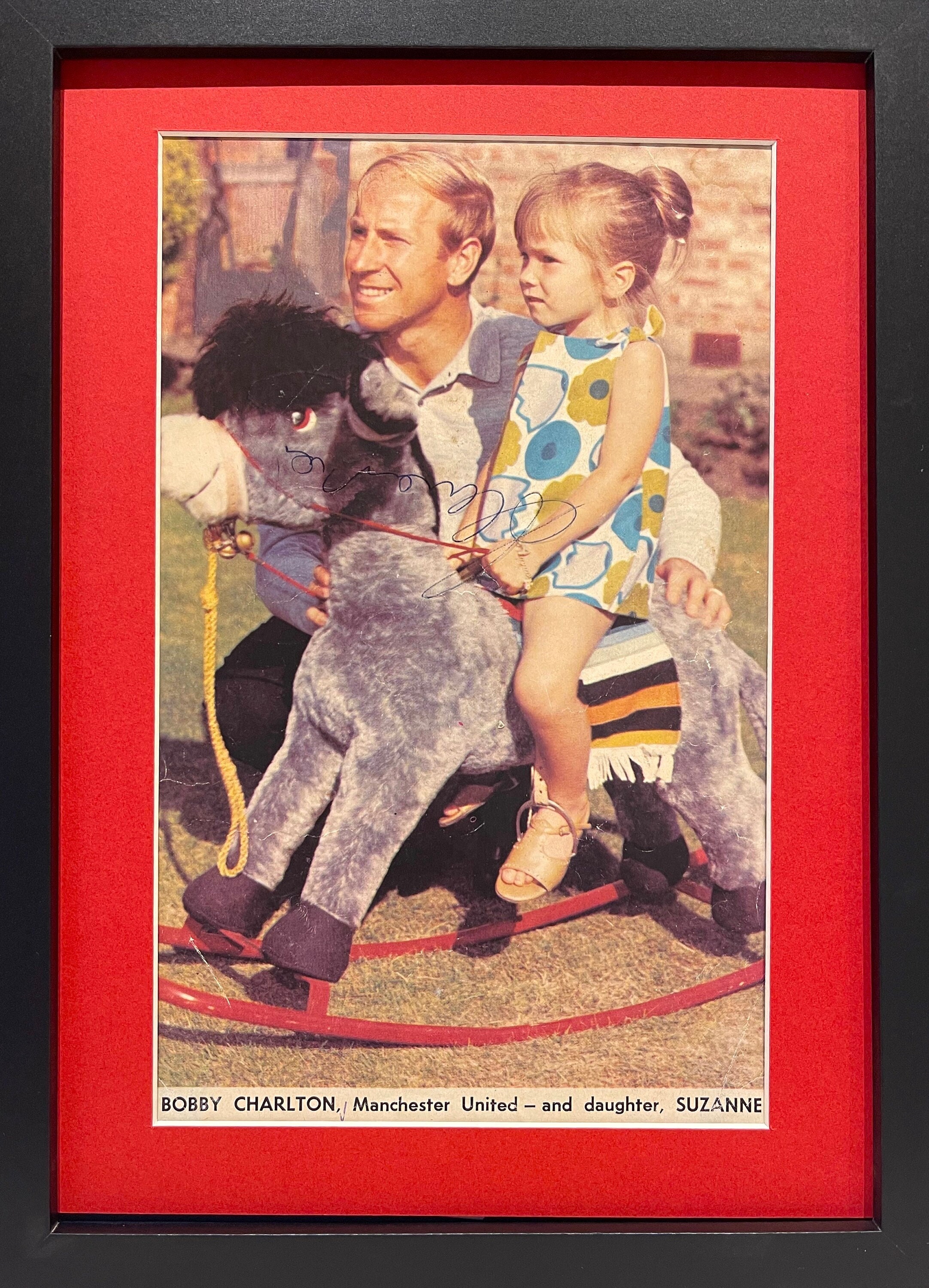 ボビー・チャールトンの見事な額入り（12インチ×9インチ