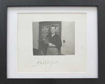 John Wayne - Stunning Genuine 100% Guaranteed Hand Signed Photo. Framed 25cm x 20cm & COA, Certificate Of Authenticity.