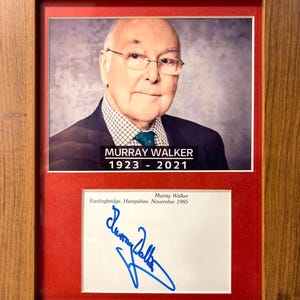 Murray Walker 100% echte ZELDZAME Formule 1 ingelijste, gegarandeerde handgesigneerde kaart, fotopresentatie 8' inch x 6' inch - hout ingelijst met certificaat