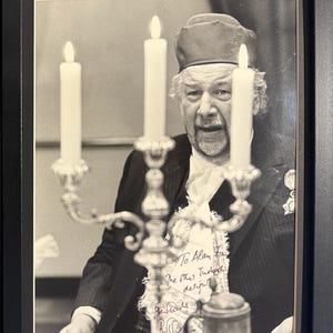 Peter Ustinov Genuine And Extremely Rare Guaranteed Hand Signed Photo Presentation With COA Certificate Of Authenticity. Framed 30cmx 20cm.