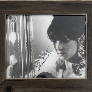 Julie Christie, British Actress - Guaranteed Hand Signed Photo - With COA - Certificate Of Authenticity. Framed 10&#39; inch x 8&#39; inch.