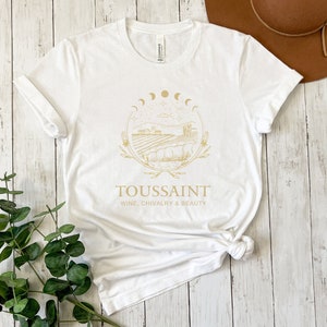 Das Witche Toussaint T-Shirt | Weißer Wolf | Rivia, Last Wish Blut, Wein, Elfen PRG Gamer Geschenk