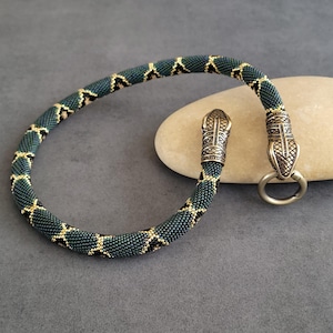 Collar de serpiente con cuentas, cierre de latón fundido a mano, cuentas japonesas, 45 cm de largo.