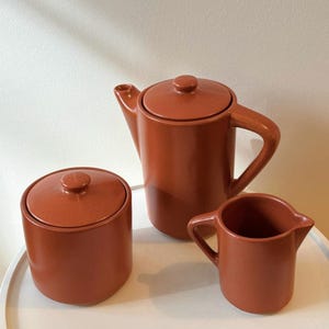 Juego de té vintage de terracota Gorbon Isil de los años 80 / Tetera, lechera y azucarero nuevos de stock antiguo / Raro juego de cerámica turca de mediados de siglo